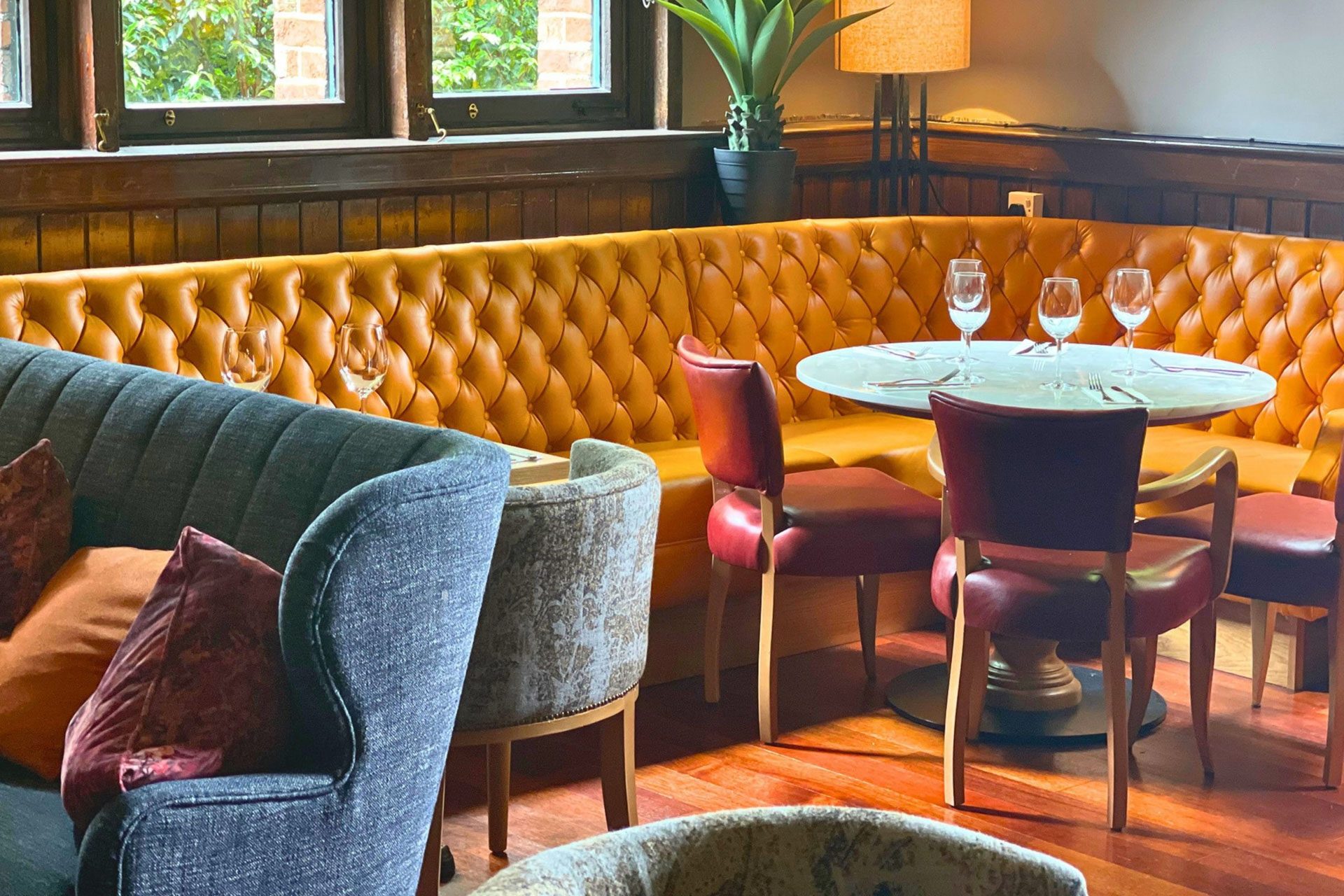 Gastrobar-lounge-area-couch-seating